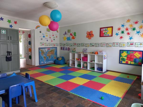 Hopscotch Preschool is offering a discount on fees for the first two children who enroll in January 2024.  This offer is valid for 2 months. Edenvale Preschools _small