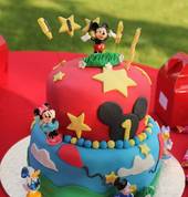 mickey mouse birthday cake photo for a 1st birthday party